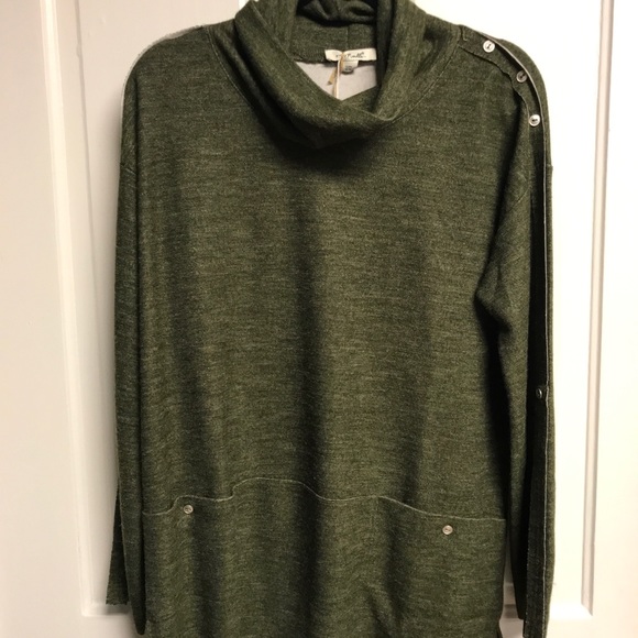 Sweater - Picture 1 of 2