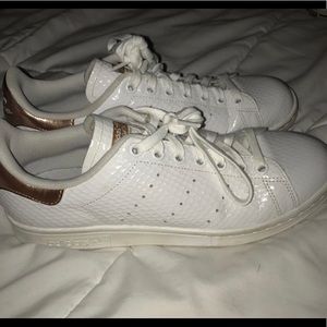 rose gold adidas stan smiths