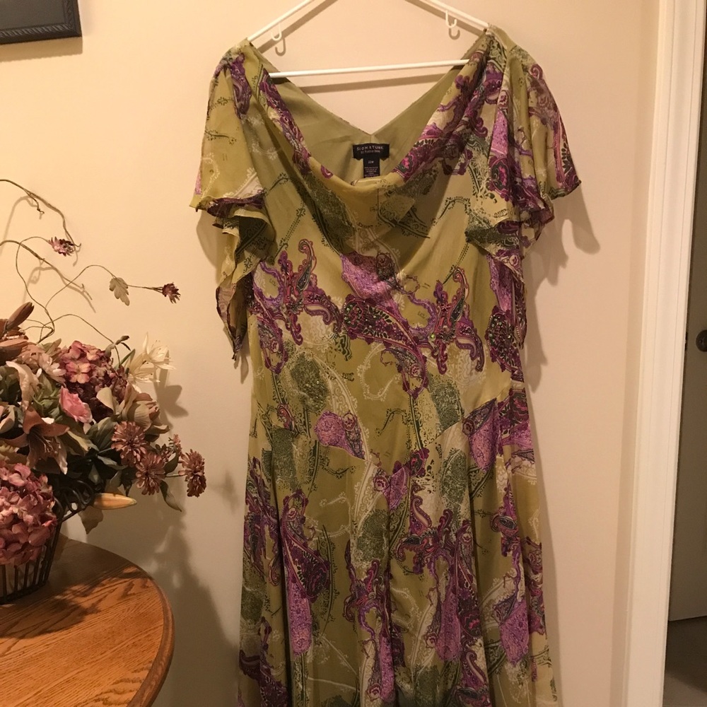Green paisley tee length party dress