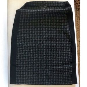 Theory Houndstooth Pattern Wool Knit Skirt