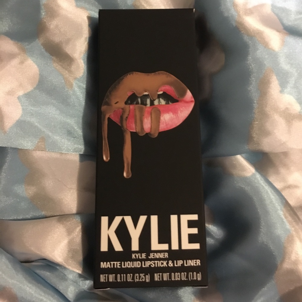 Kylie lipkit libra