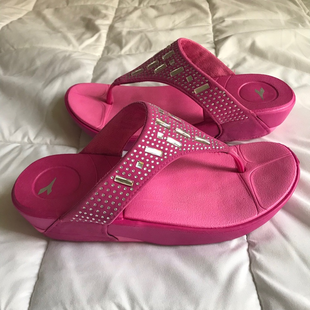 Pink flip flops - Picture 2 of 3