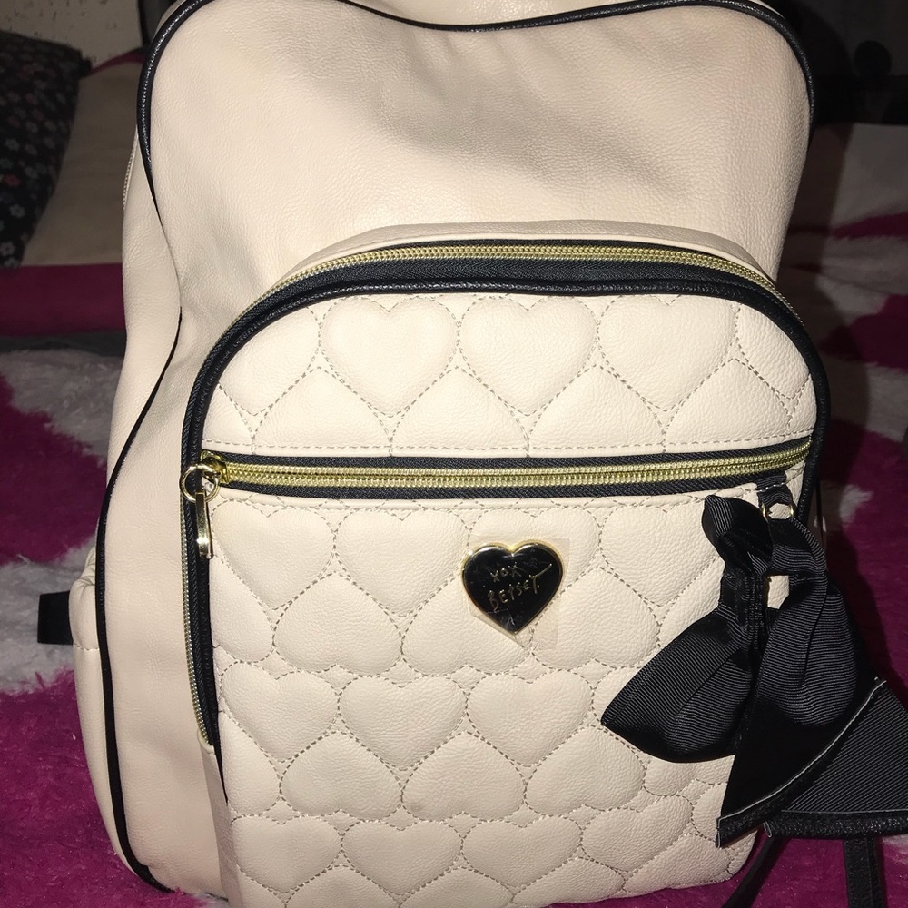 Betsey back pack