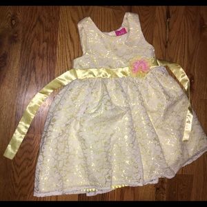 Yellow dress size 4t