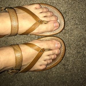 Cute all leather Olukai sandals!