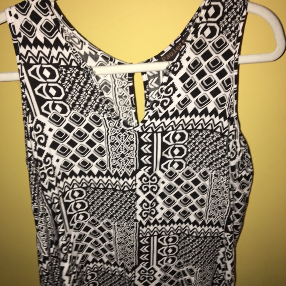 Black and white printed tank top.