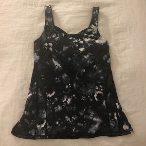 Lululemon Tank black and white size 6