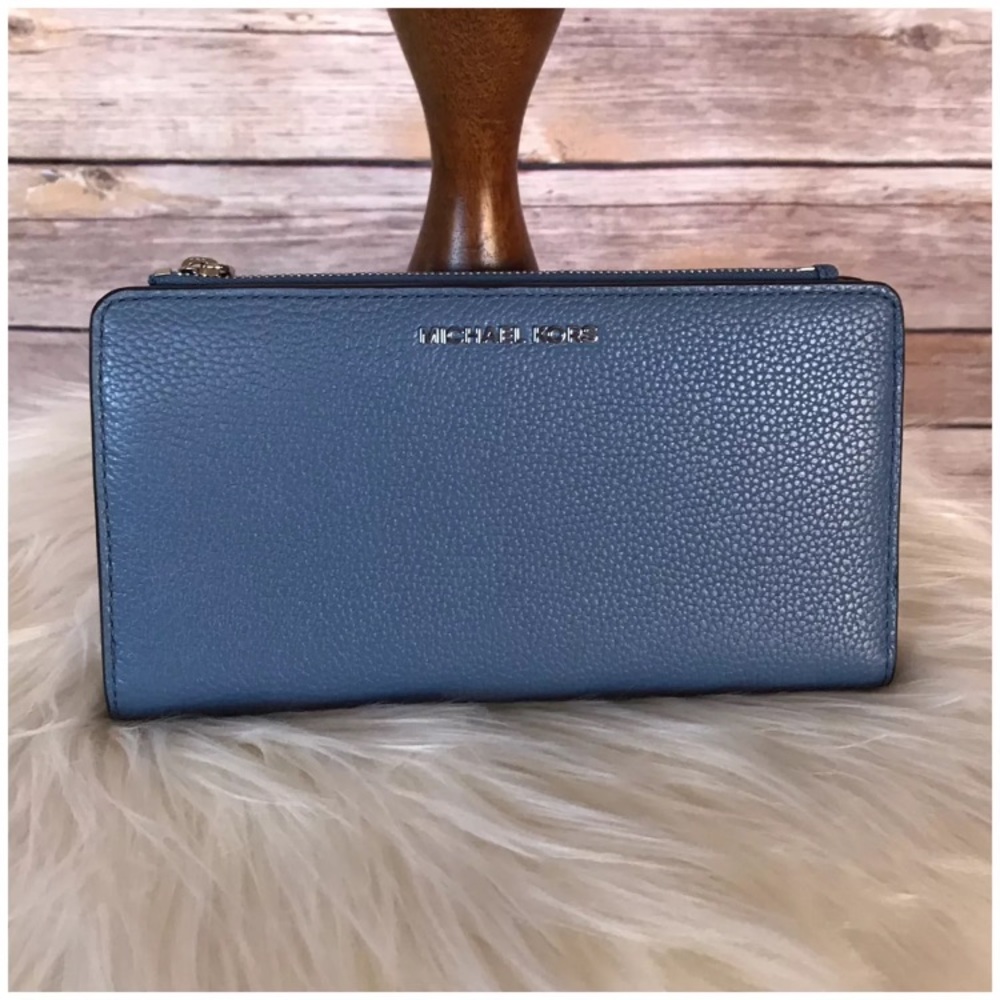 ❌SOLD❌Michael Kors LG DBL wallet