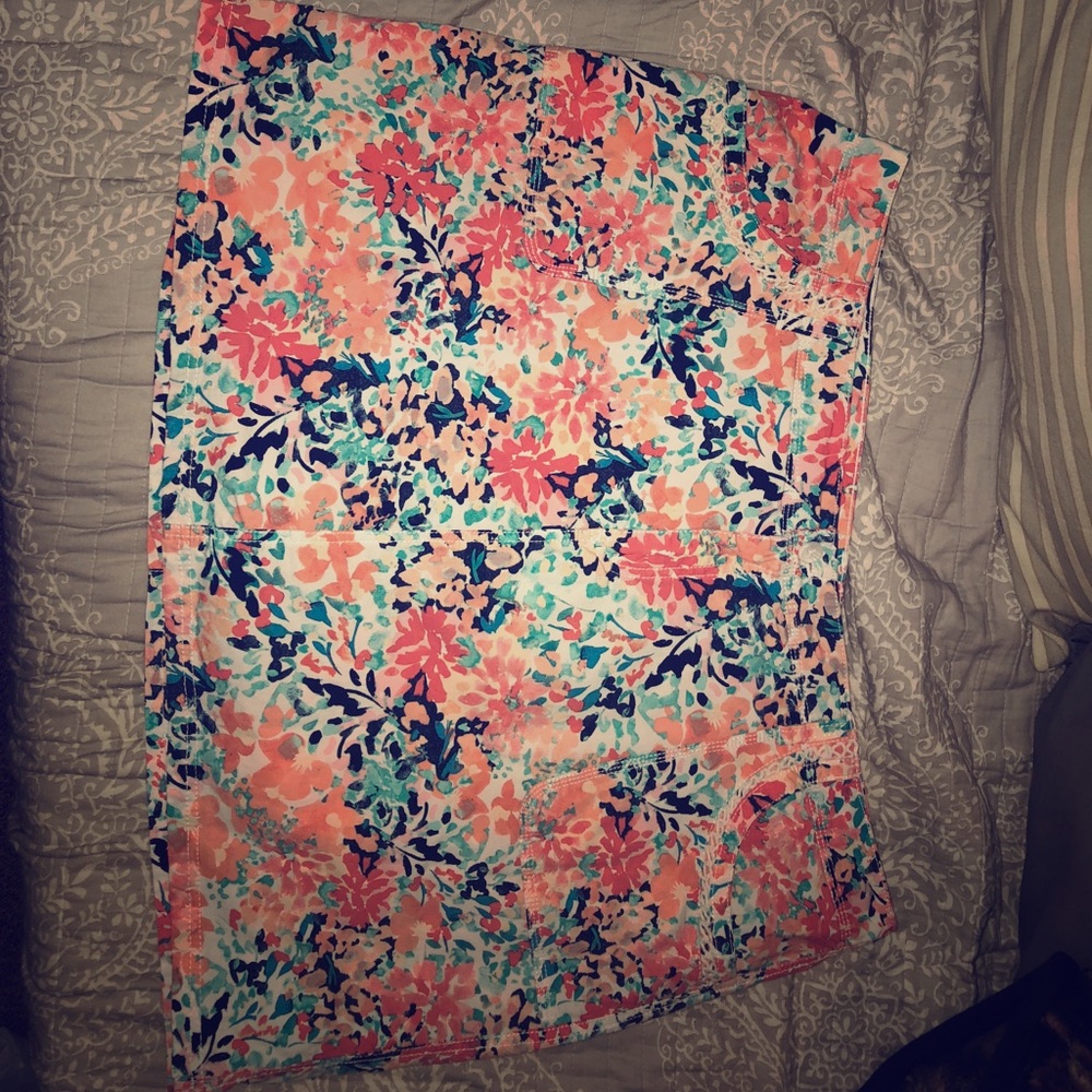 Floral Skort! 4 pockets! Super comfy!