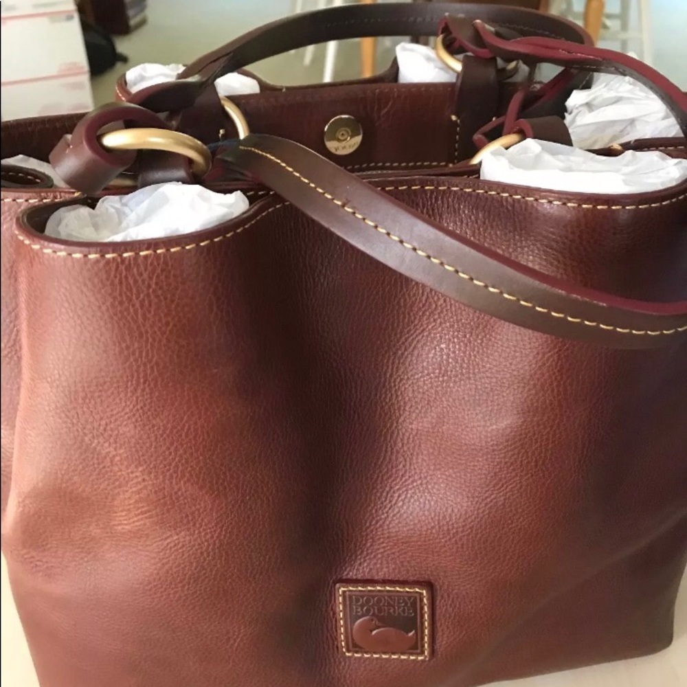 Dooney & Bourke Large zip Barlow chestnut