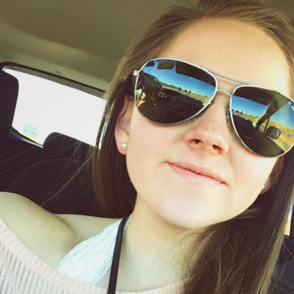 Meet your Posher, Victoria