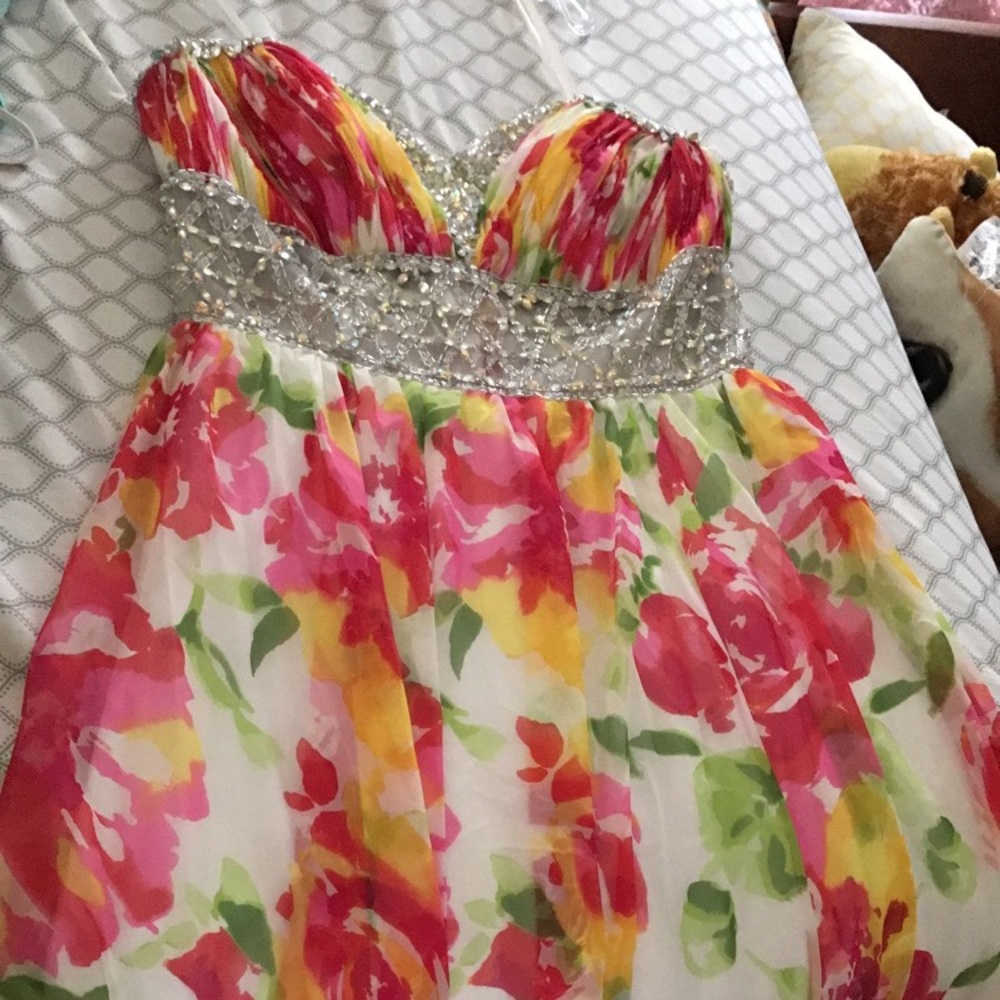 Beautiful Prom dress fits size 14/16