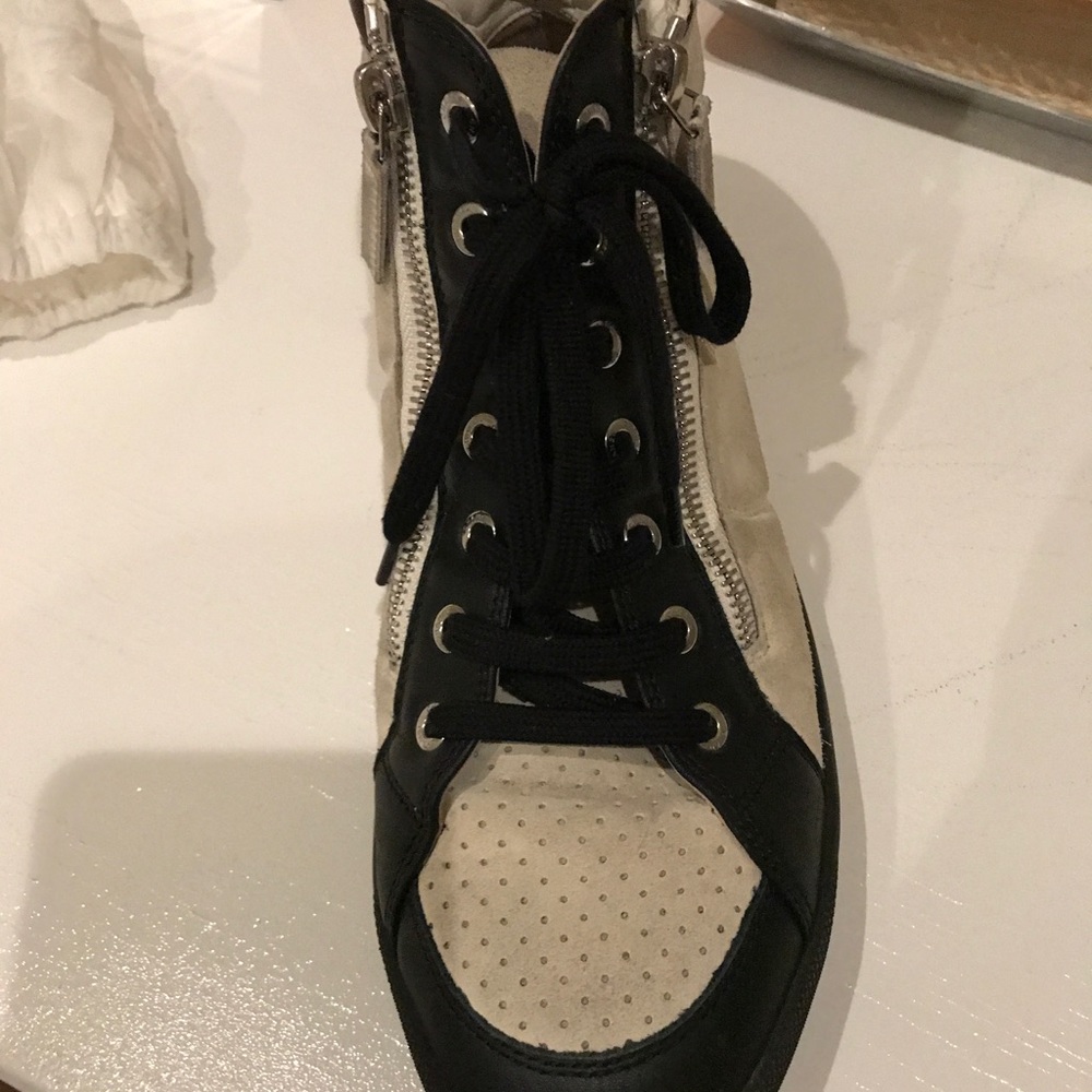 Chanel lace up