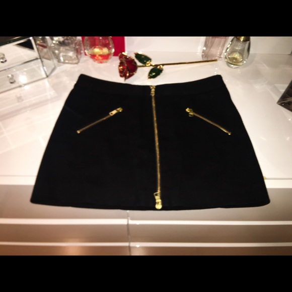 💋 Armani Exchange Mini Skirt w/ Gold Detail 💋 - Picture 1 of 3