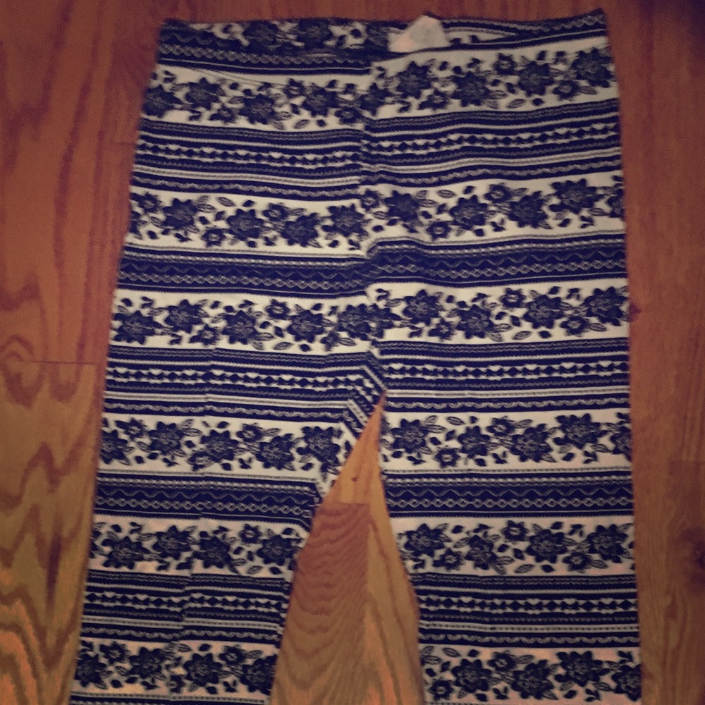 Soft black and white floral leggings