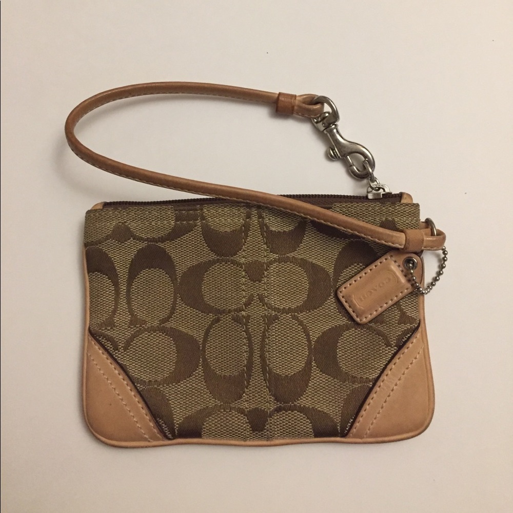 COACH wristlet 👜👛 must go