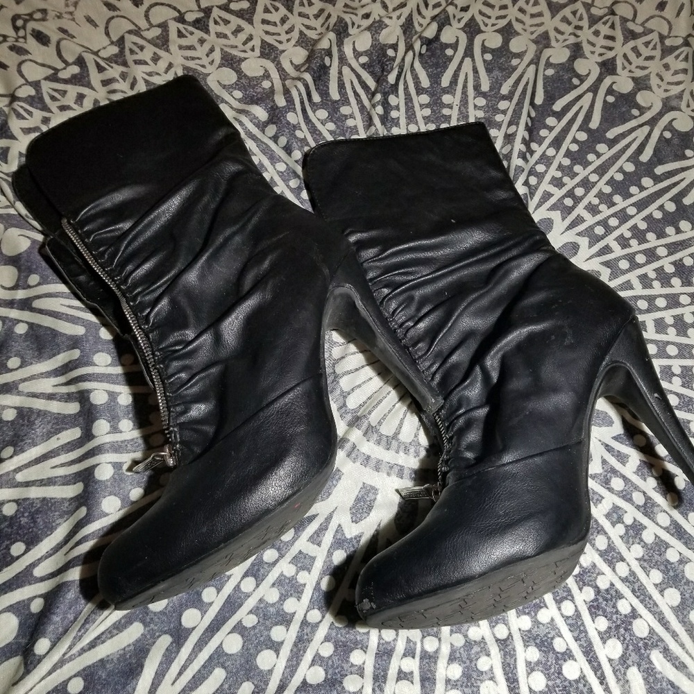 Kardashian ankle zip up heels