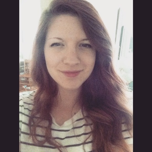 Meet your Posher, Lauren - Picture 2 of 3