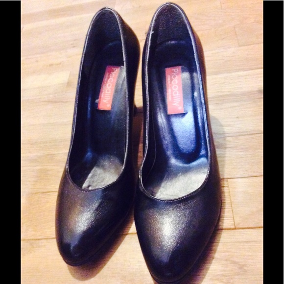 Elegant Black Shoes 👠 - Picture 3 of 3