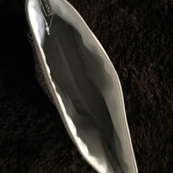 New Blue/White raffia cosmetic bag - Picture 6 of 6