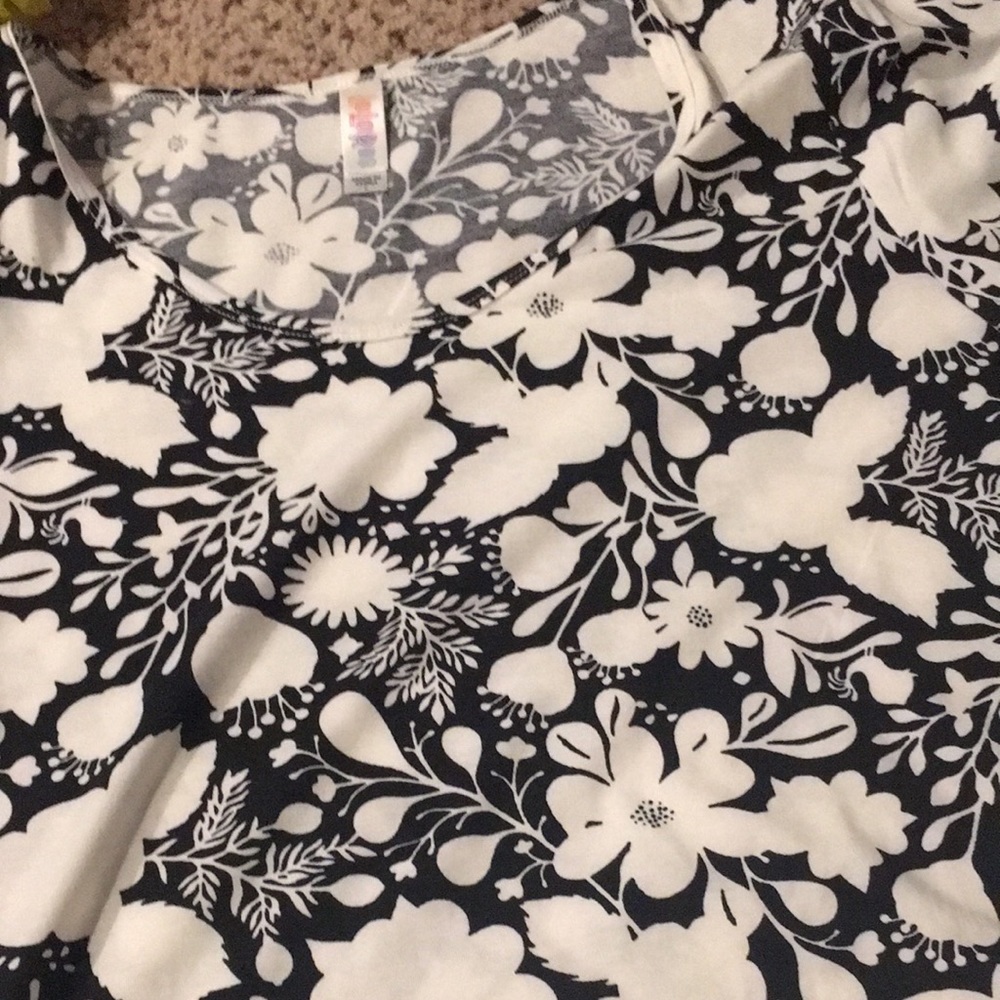 LulaRoe Classic T!