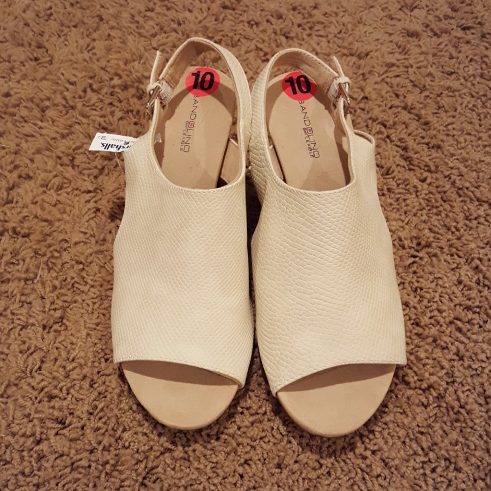 NEW WITH TAGS Bandolino Flexible Wedges size 10