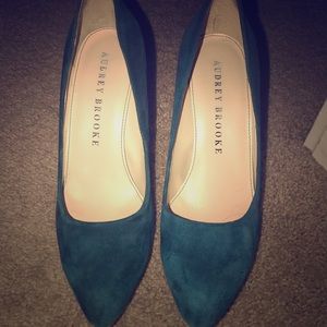 Audrey Brooke teal pump heels 6.5