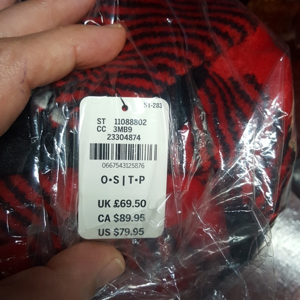 NWT VS PINK REVERSIBLE BLANKET - Picture 6 of 6