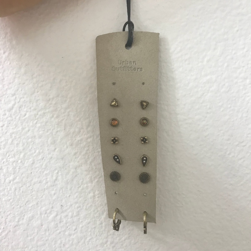 urban outfitters earrings set