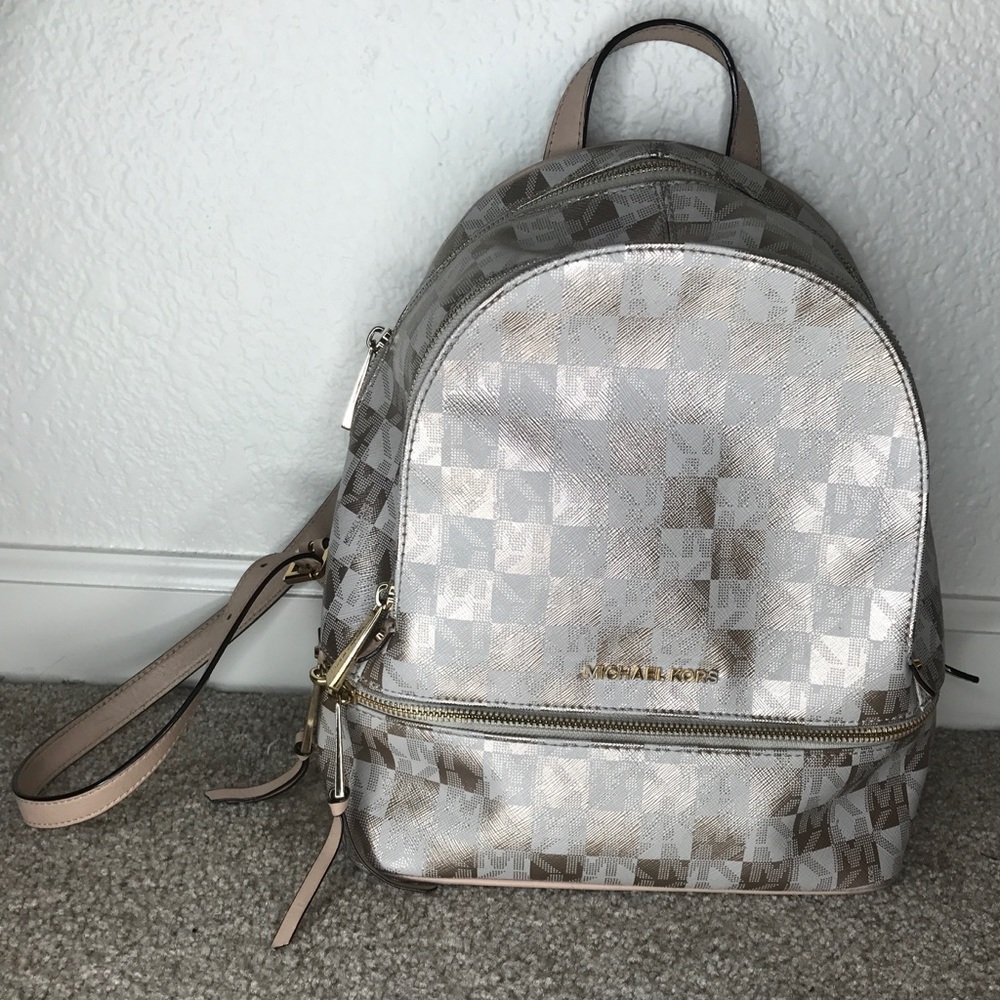 AUTHENTIC MICHAEL KORS MEDIUM BACKPACK💗loved.