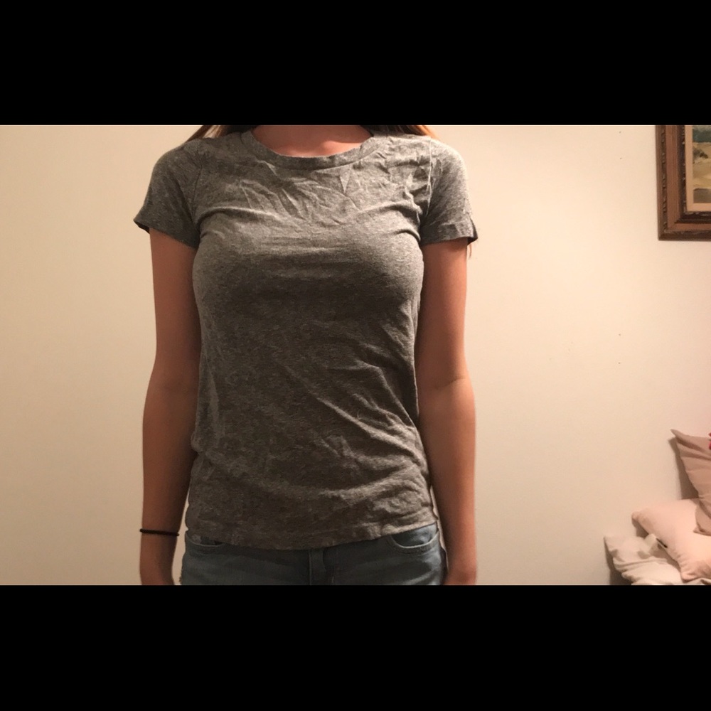 grey tee