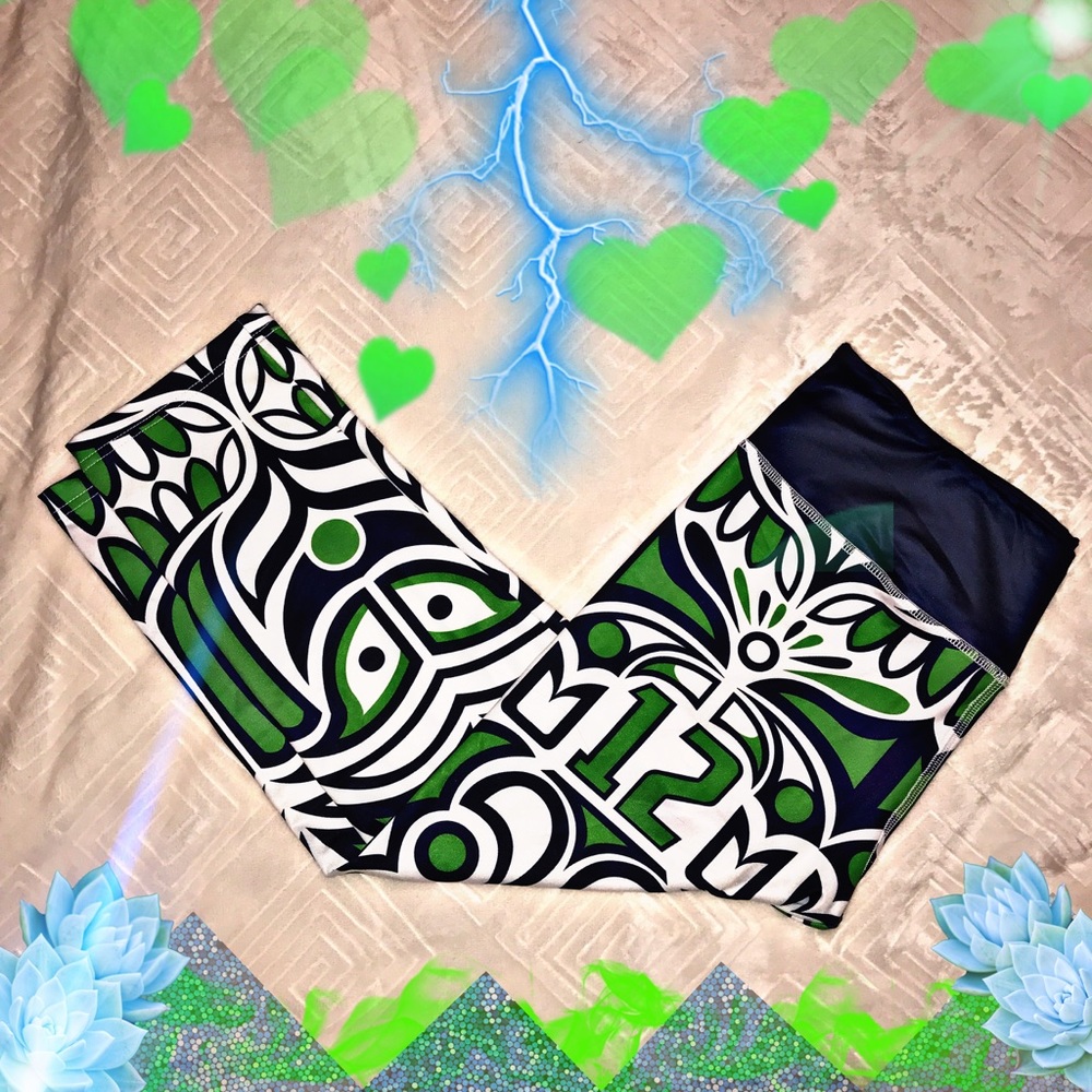 Seattle 12th Man Totem Women's Capri - L - NWOT