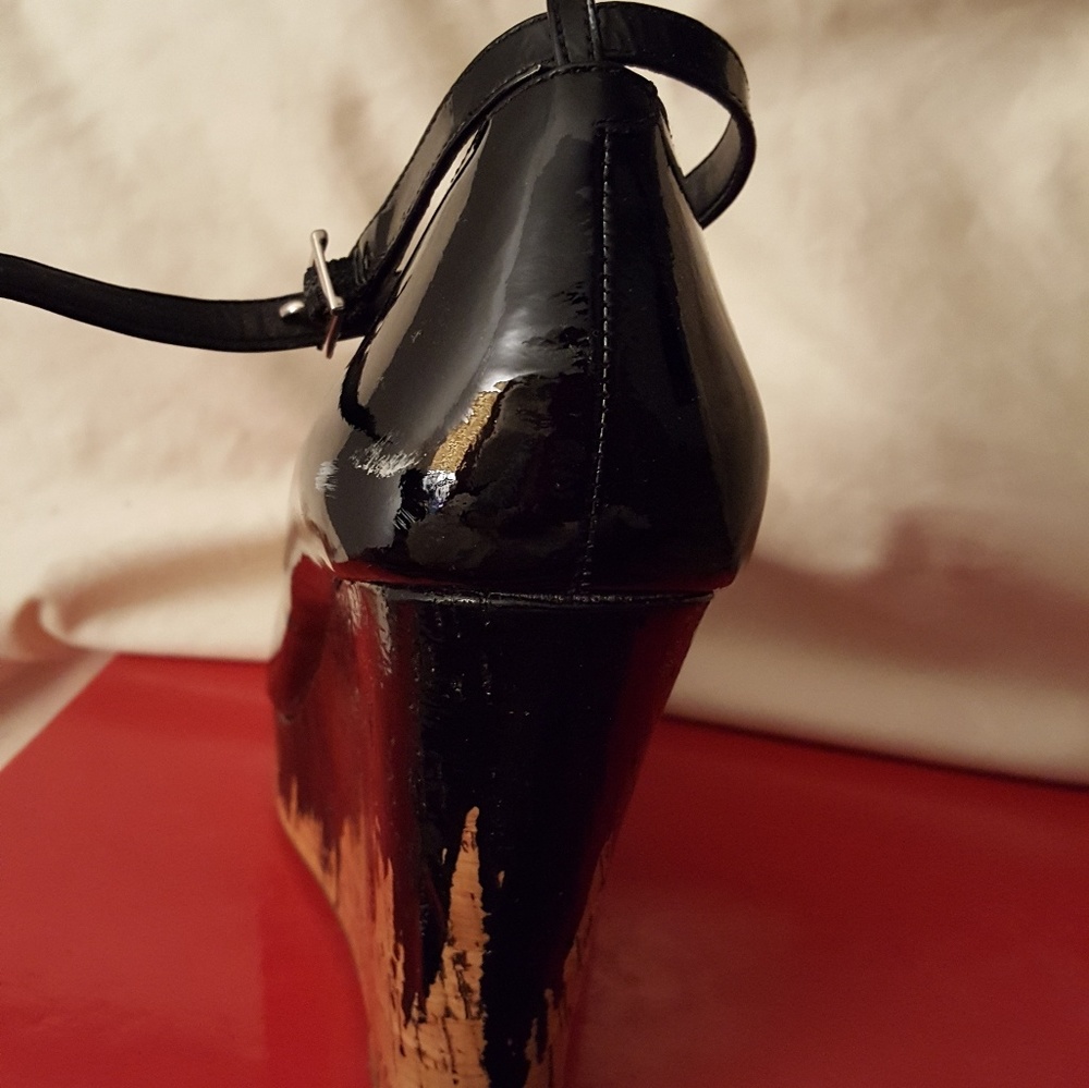 Shoes - Picture 3 of 7