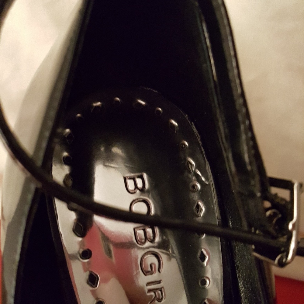 Shoes - Picture 5 of 7