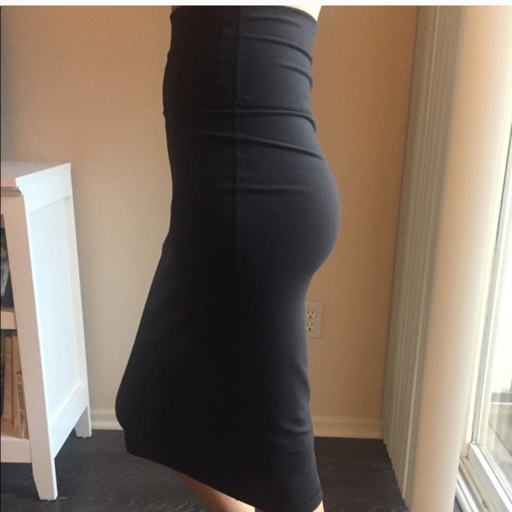 Lululemon black high waisted midi pencil skirt