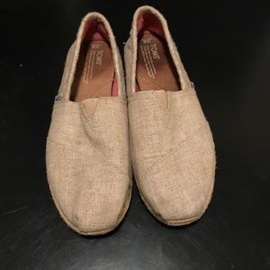Toms Unique Natural Burlap Slip ons Women’s size 8