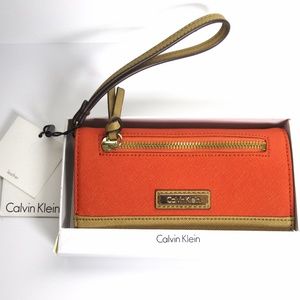 NWT Calvin Klein Leather Wristlet Wallet
