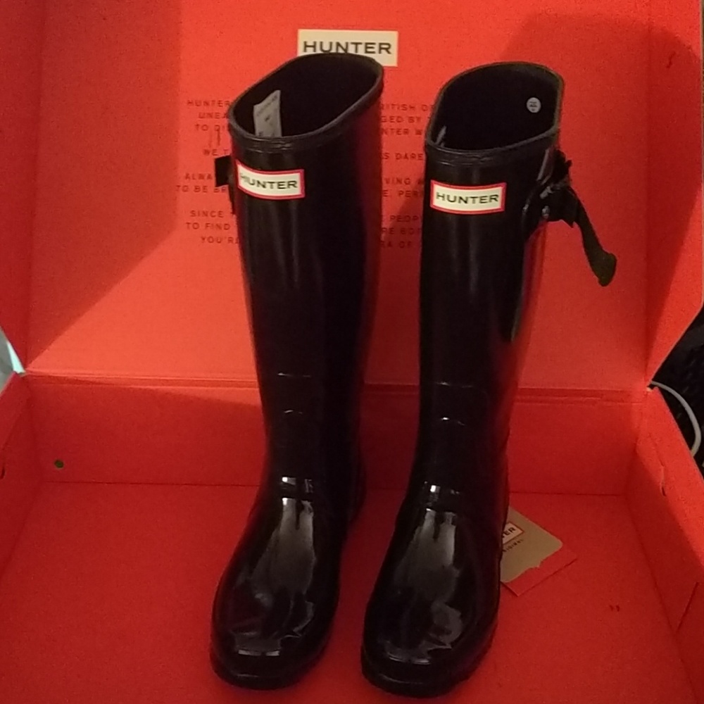 Hunter glossy rain boots - sz 6