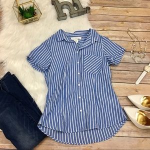 ❄️{H&M} Blue &white striped button-down fitted top