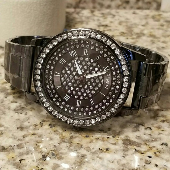 Gorgeous Celebrity-Style Crystal Watch - Picture 1 of 4