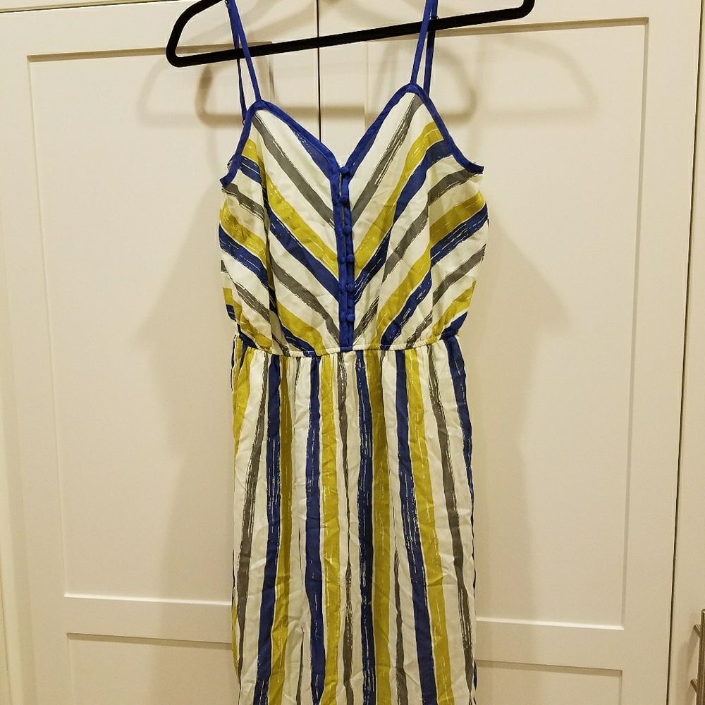 women's dress (large...fits like a medium)