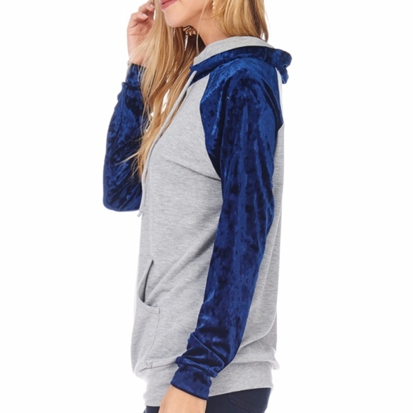 😍 “Anna” HP🎉 Blue Velvet raglan sleeve pullover - Picture 4 of 6