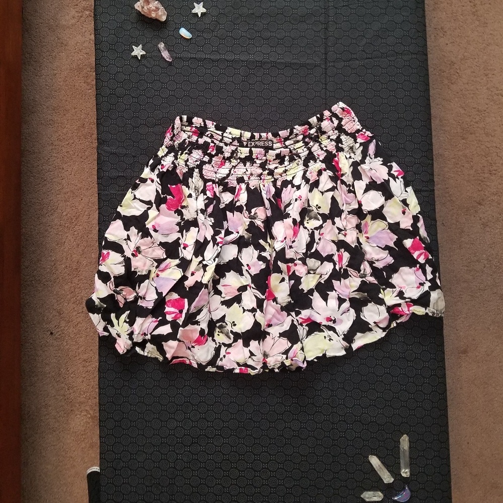 Express: Floral Skirt with Pockets