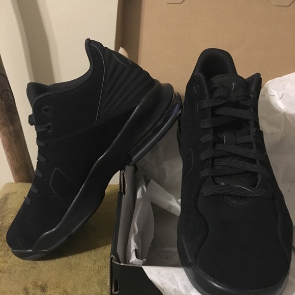 black jordans size 8