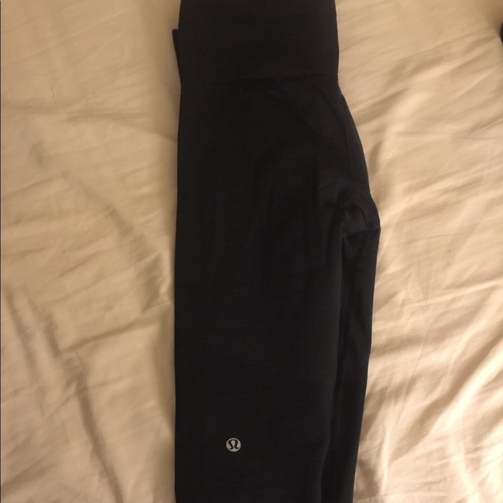 lululemon yoga pants in black