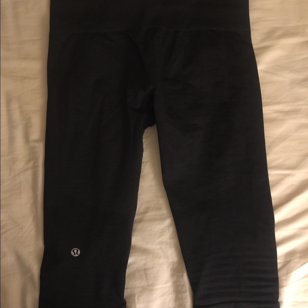lululemon yoga pants in black - Picture 2 of 3