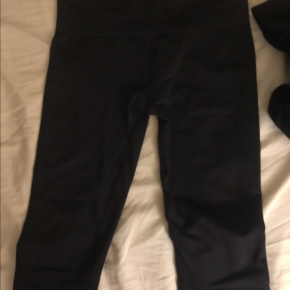 lululemon yoga pants in black - Picture 3 of 3