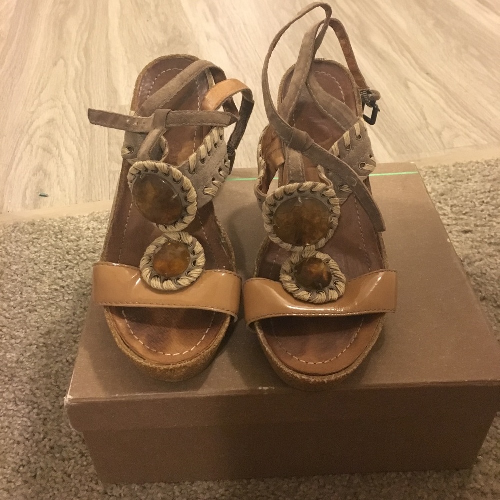 Bacio 61 wedges
