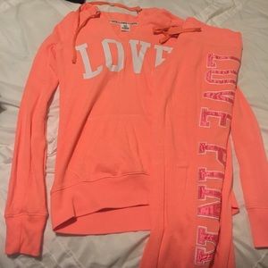 VS sweatsuit