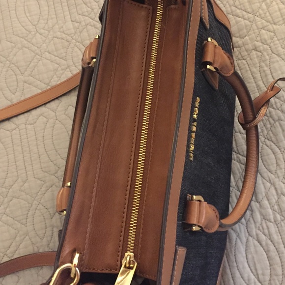 Michael Kors Dillon Top-Zip East West Satchel - Picture 3 of 8